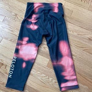 Peloton WITH reversible capri leggings Size M